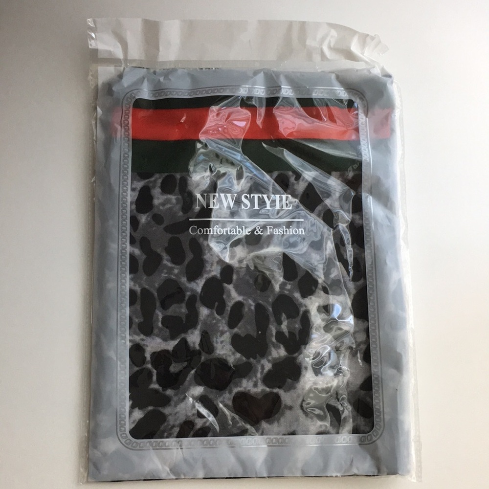 (Last 1) Leopard print scarf - not restocking - Picture 2 of 2